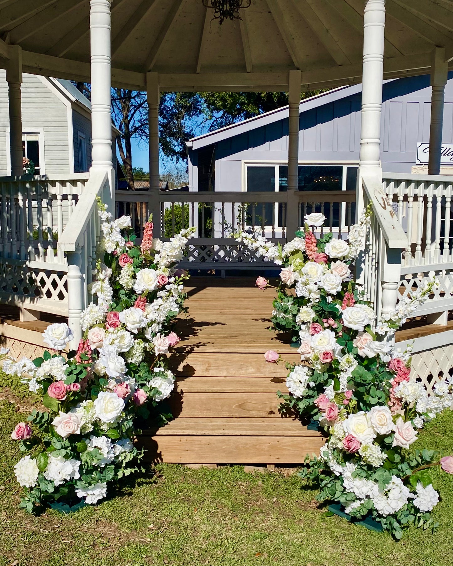 Blushing Bride Aisle Blooms (12)